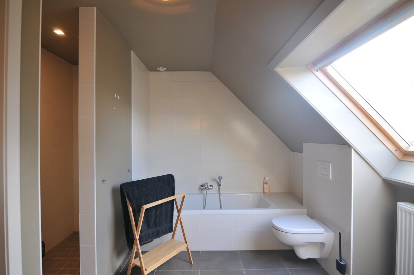 Halfopen bebouwing in rustige bouwverkaveling 