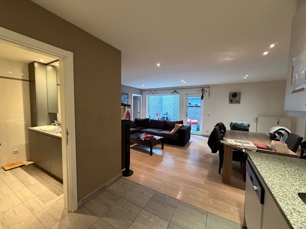 Gelijkvloers app. nabij het Carlos Dierickxplein te Asper. 