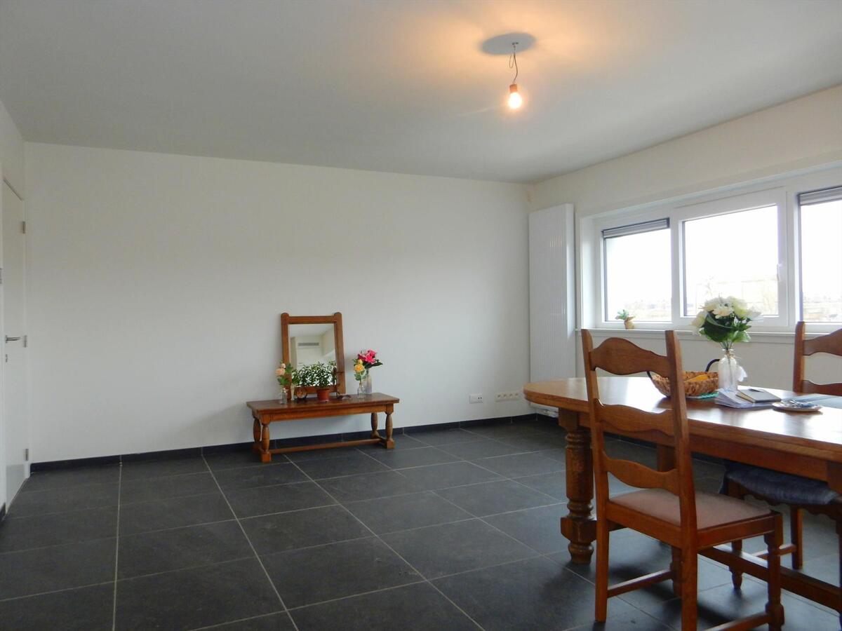 Vernieuwd appartement met 2 slaapkamers 