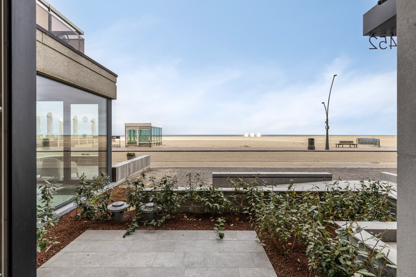 Zeezicht! Uitzonderlijk luxueus appartement op de Zeedijk in Oostduinkerke 