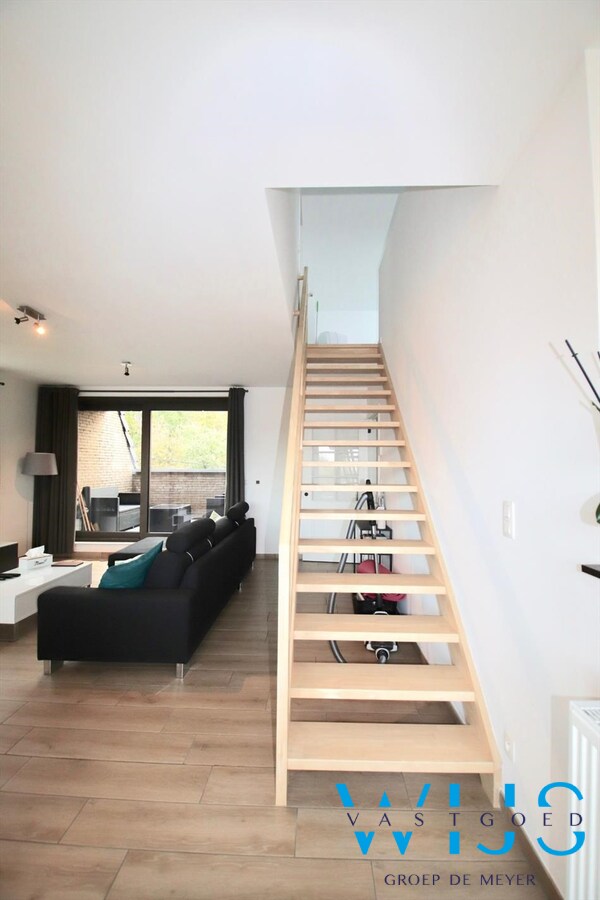 Prachtige duplex + garage in het rustige landelijke OOSTEEKLO ! 