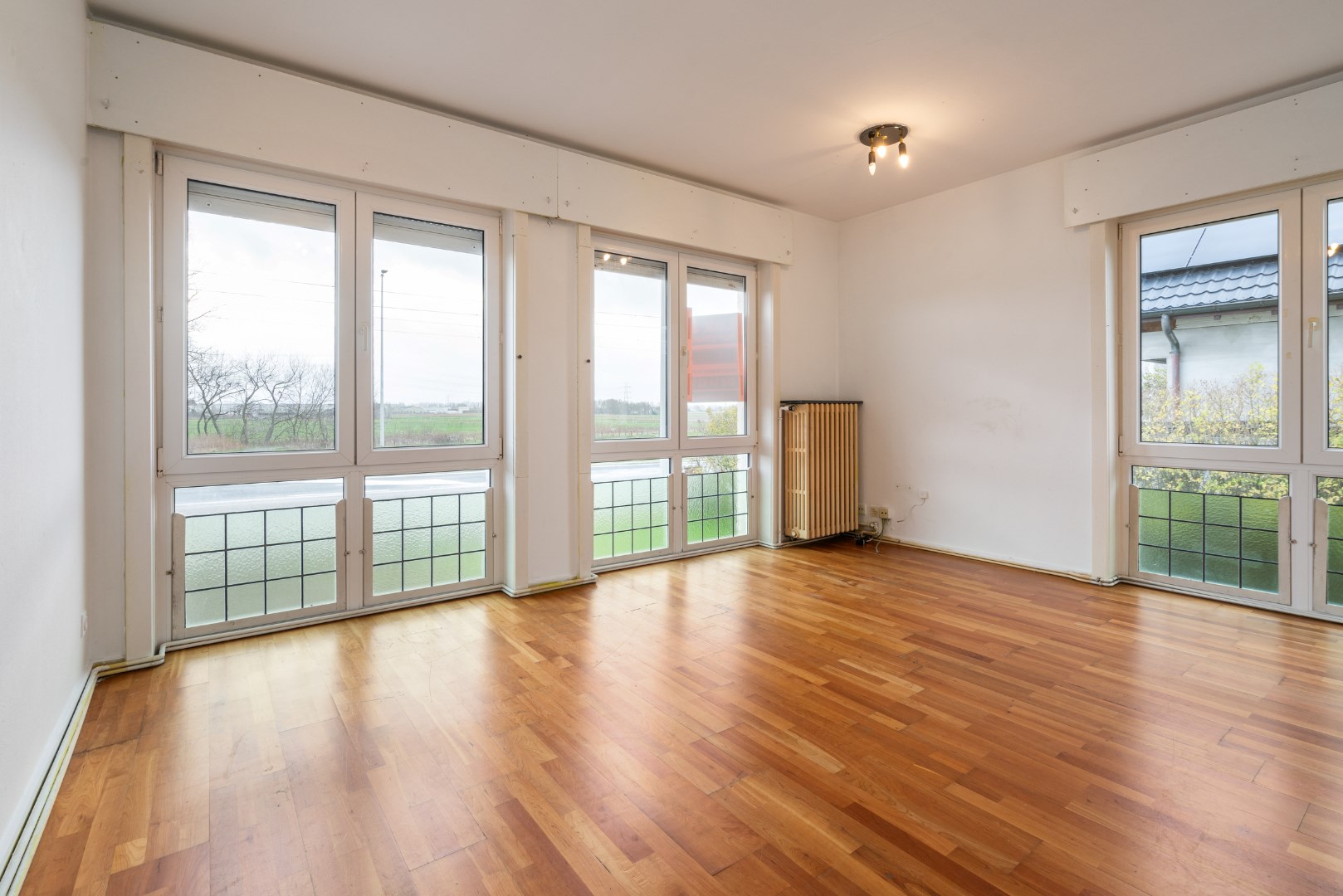 Te renoveren 3 slaapkamer appartement vlakbij de Zeedijk van Zeebrugge 