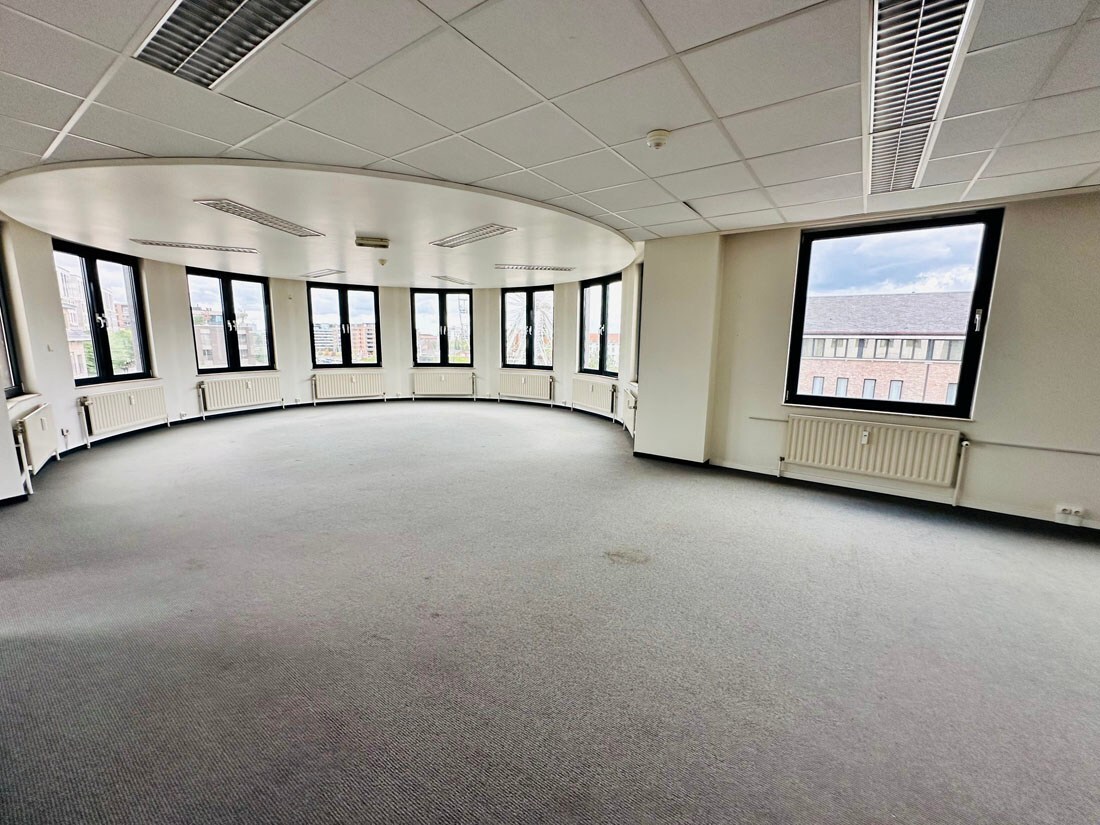 Iconisch kantorencomplex of commerciële ruimte te Hasselt centrum 