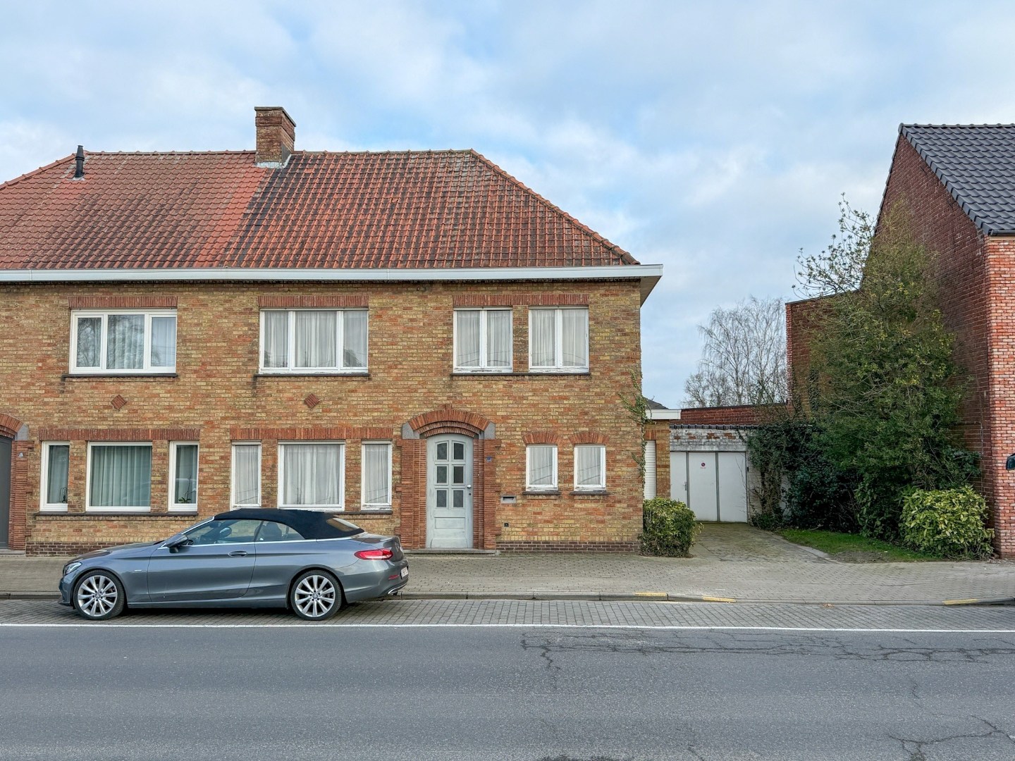 Te renoveren gezinswoning (433 m²), 3 slpk, garage en tuin, Torhout 