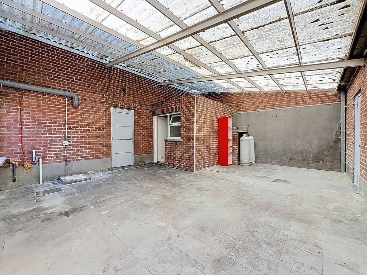 Ruime, te renoveren OB met garage te Zottegem 