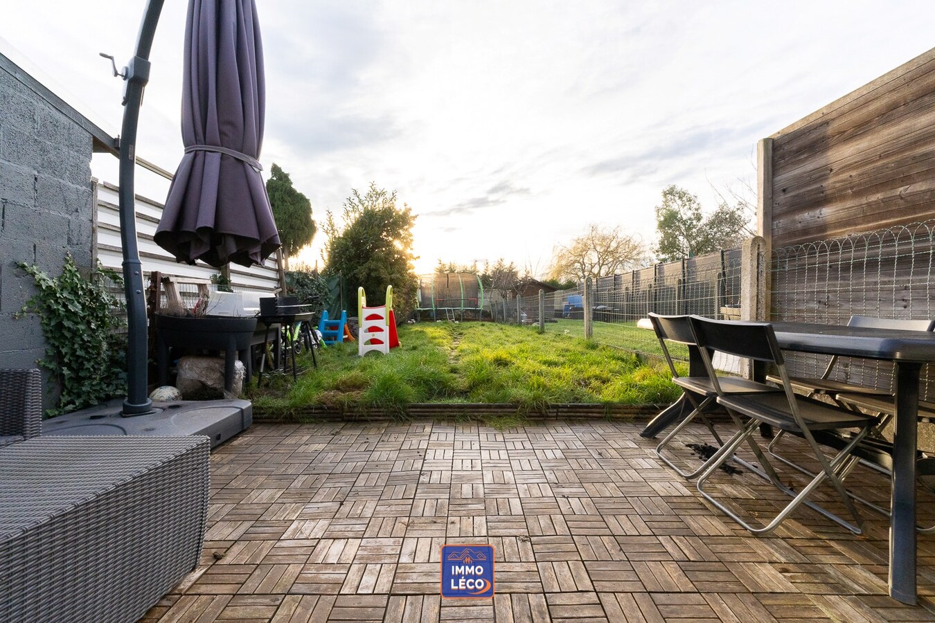 Maison entièrement rénovée en 2021 avec jardin de +/- 130m²  "SUD-EST" ! 