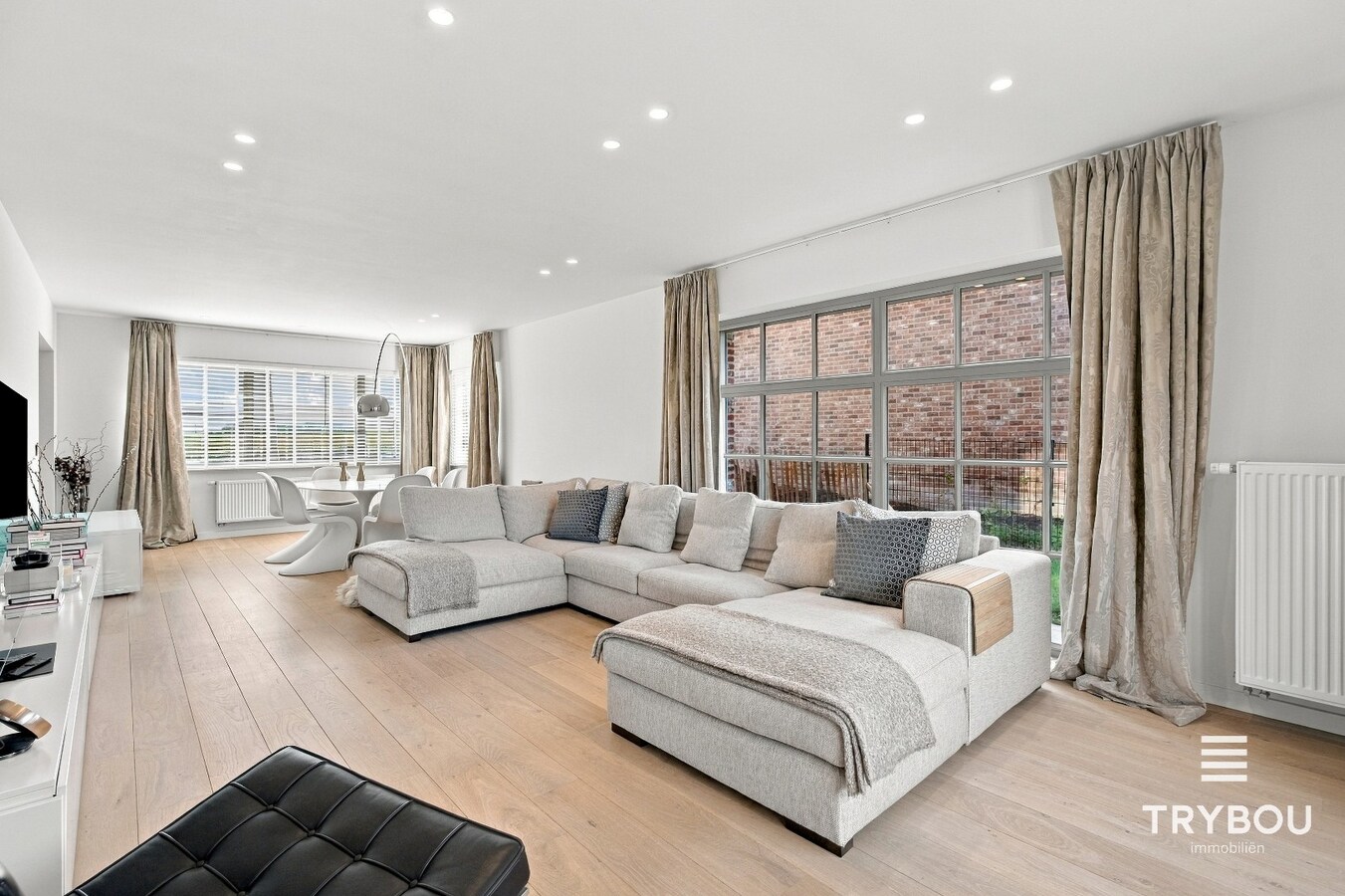 Alleenstaande luxueuze woning met 5 slaapkamers! 