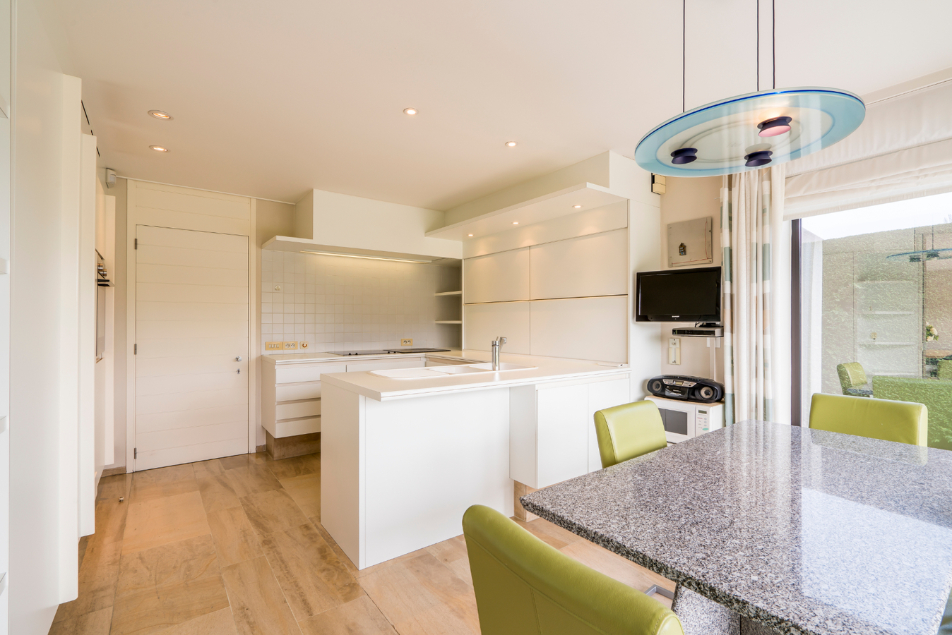 Luxueus afgewerkte villa met 3 slaapkamers én garage te Gits 