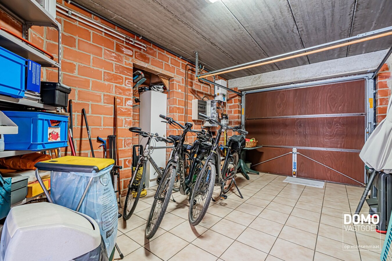 ZUIDWESTELIJK GEORIËNTEERDE DOORZONWONING MET LICHTRIJKE AANBOUW, GEZELLIGE TUIN EN RUIME GARAGE TE KURINGEN (HASSELT) 