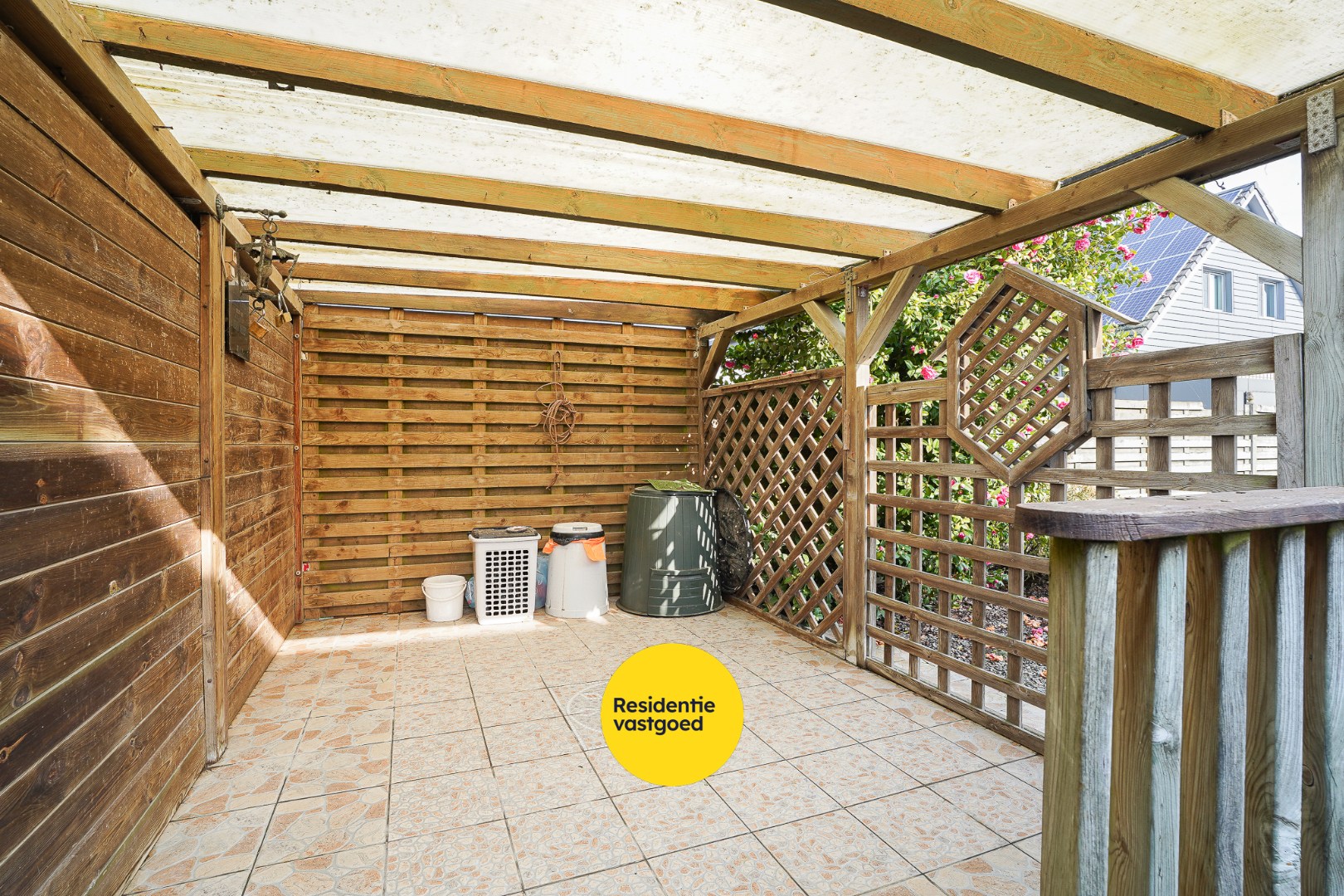 Te renoveren half-open bebouwing in Zerkegem 