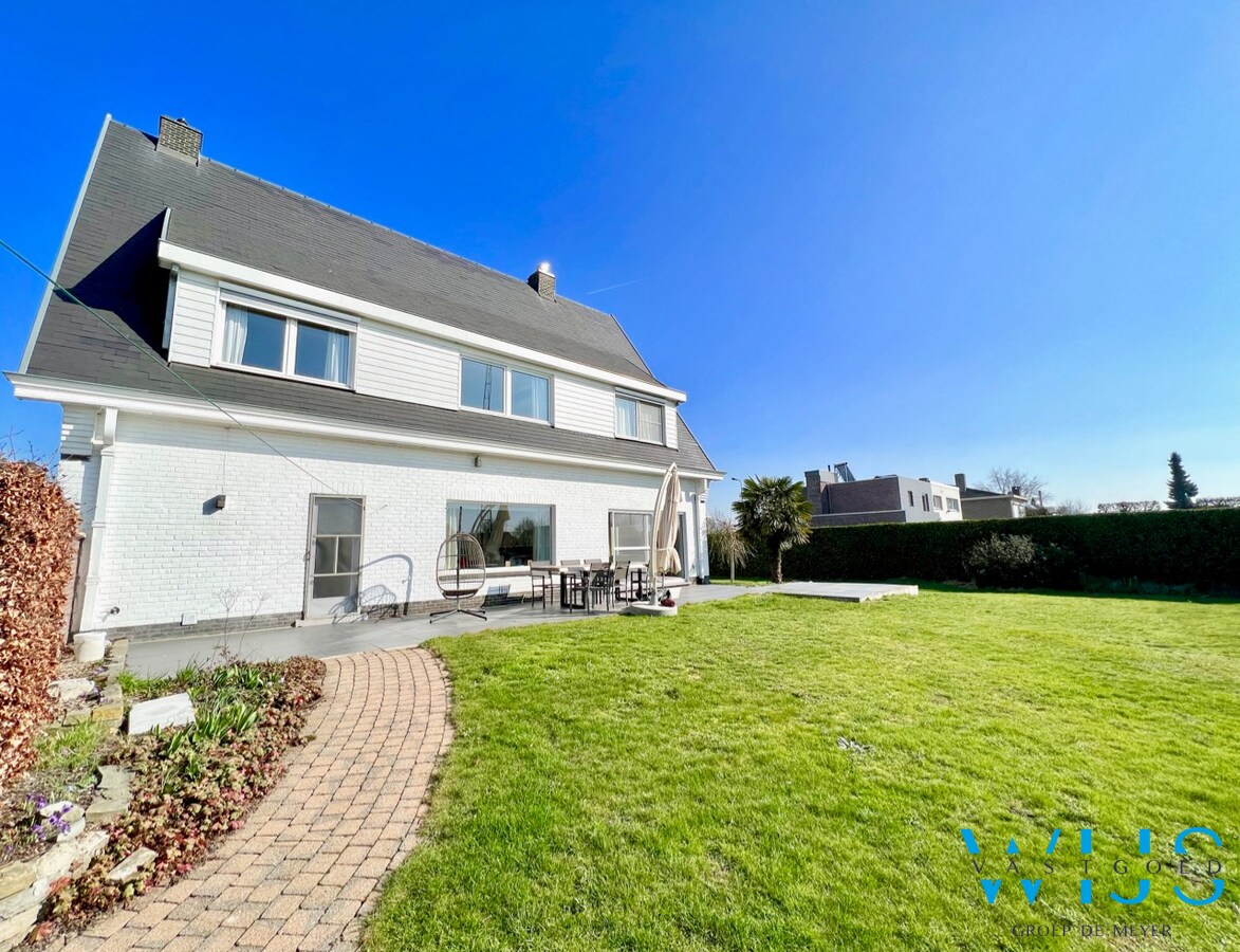 Statig woonhuis op 1104 m² in het centrum van Sleidinge ! 