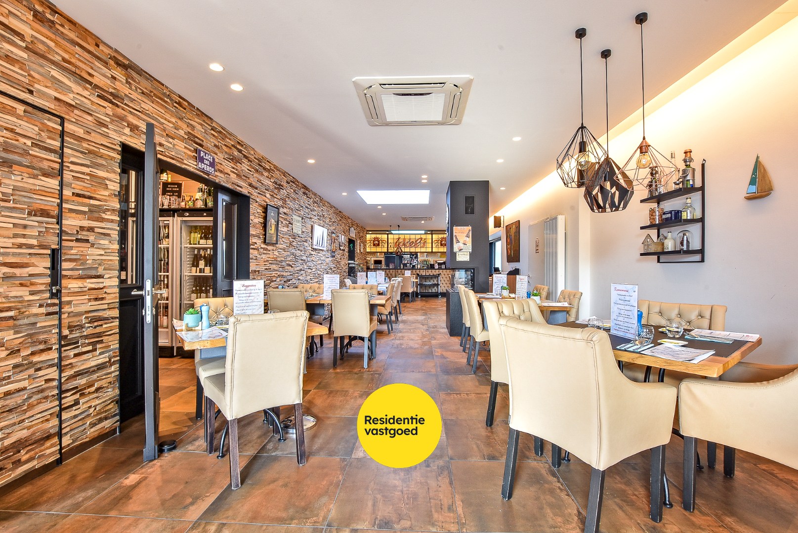 Restaurant 'De Haven' volledig gebouw met mogelijheden vlakbij de kaai gelegen op 313 m². 