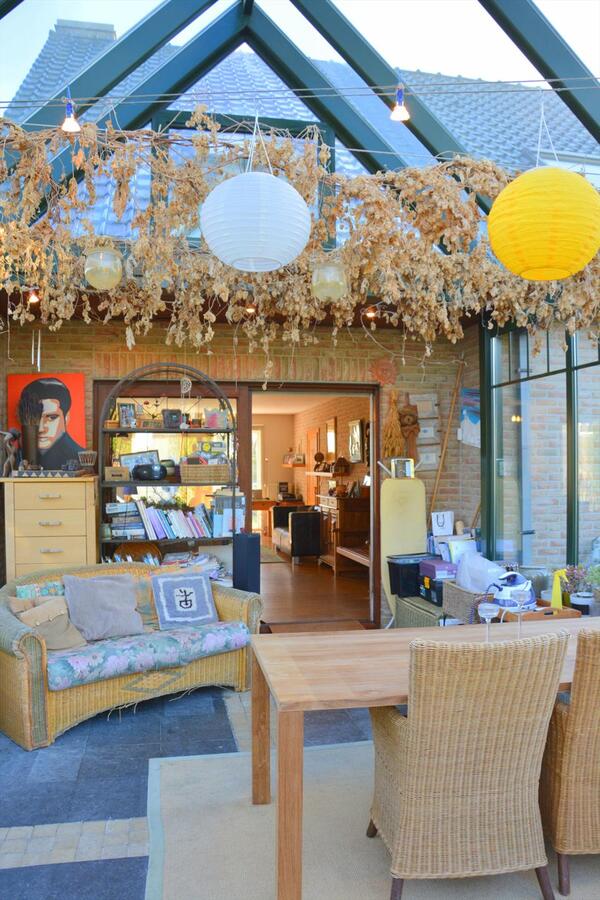 Instapklare woning met 5 slaapkamers op een grondopp. 3.349m² 