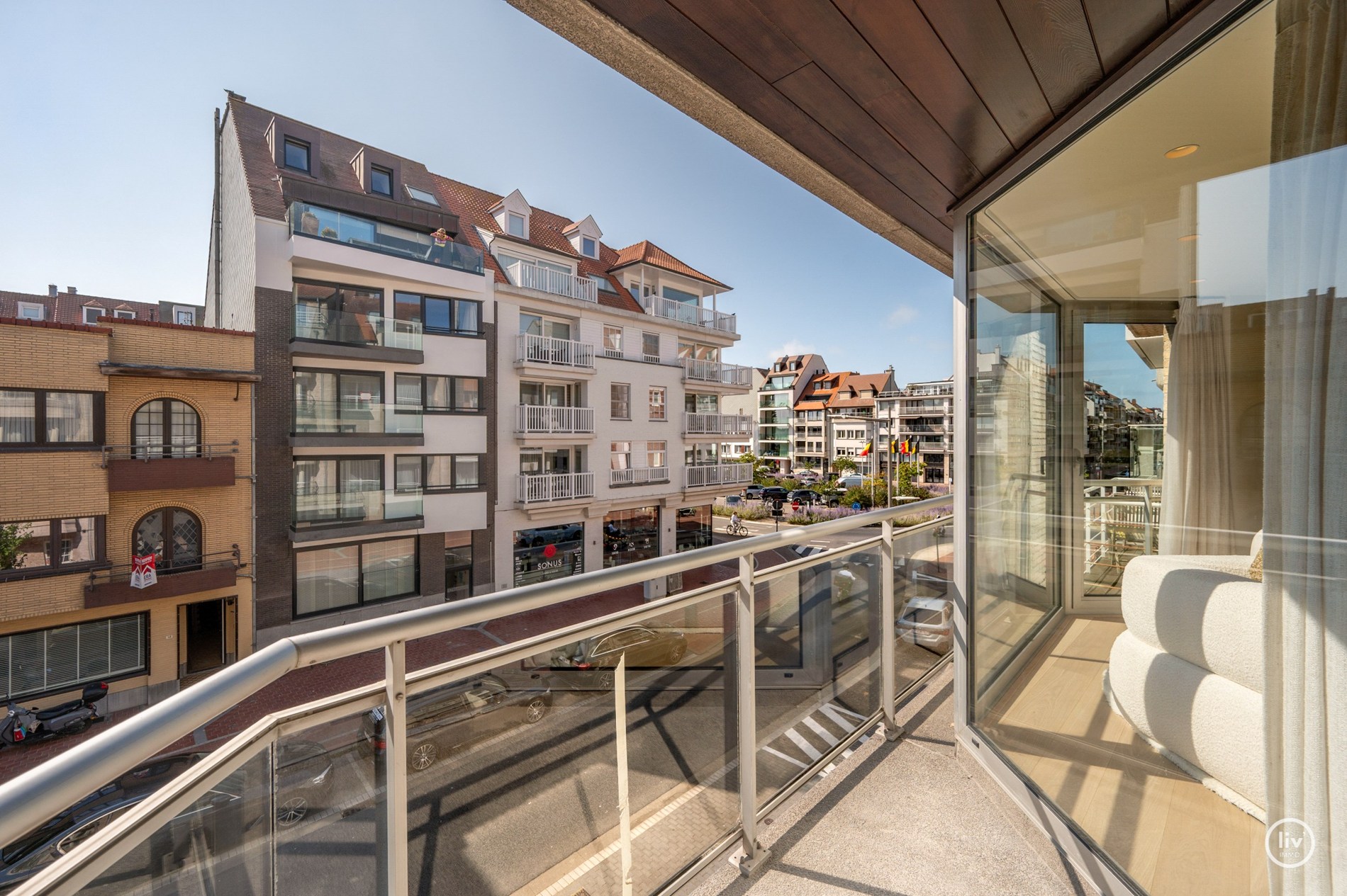 Appartement de plus de 3 chambres avec des finitions très luxueuses et possibilité de garage dans l'immeuble. 
