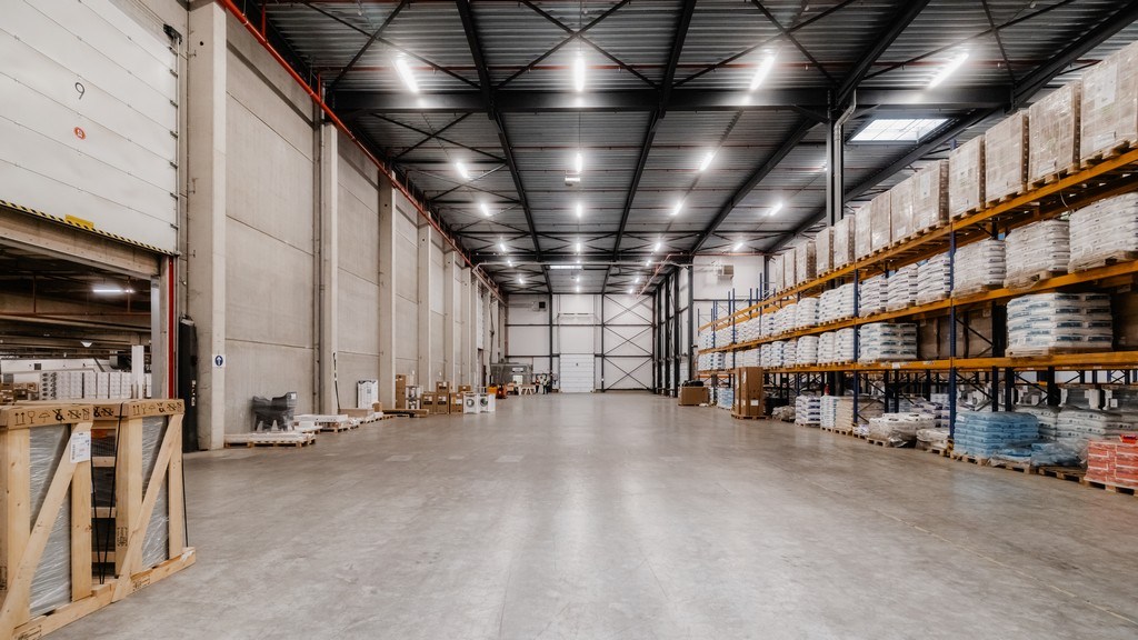 Logistiek bedrijfspand te huur in industriezone Z4 in Asse