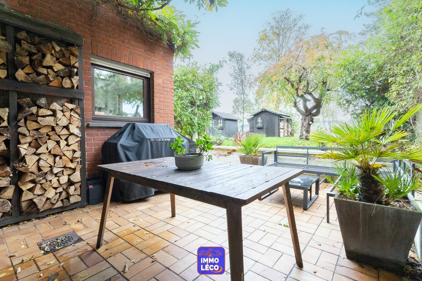 Superbe propriété érigée sur 323m² avec garage, parking, jardin, COUP DE COEUR ! 