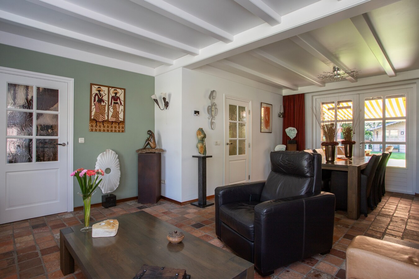 Royale vrijstaande woning gelegen op een perceel van 671 m2 met de tuin op het zuiden! 