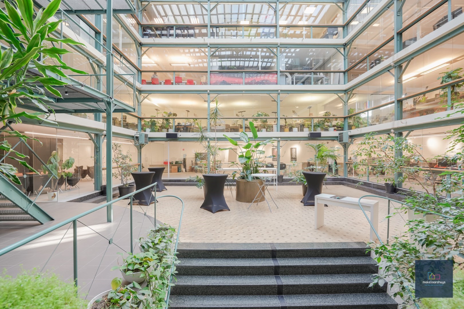 Privatieve kantoorruimte met gebruik van gemene delen 