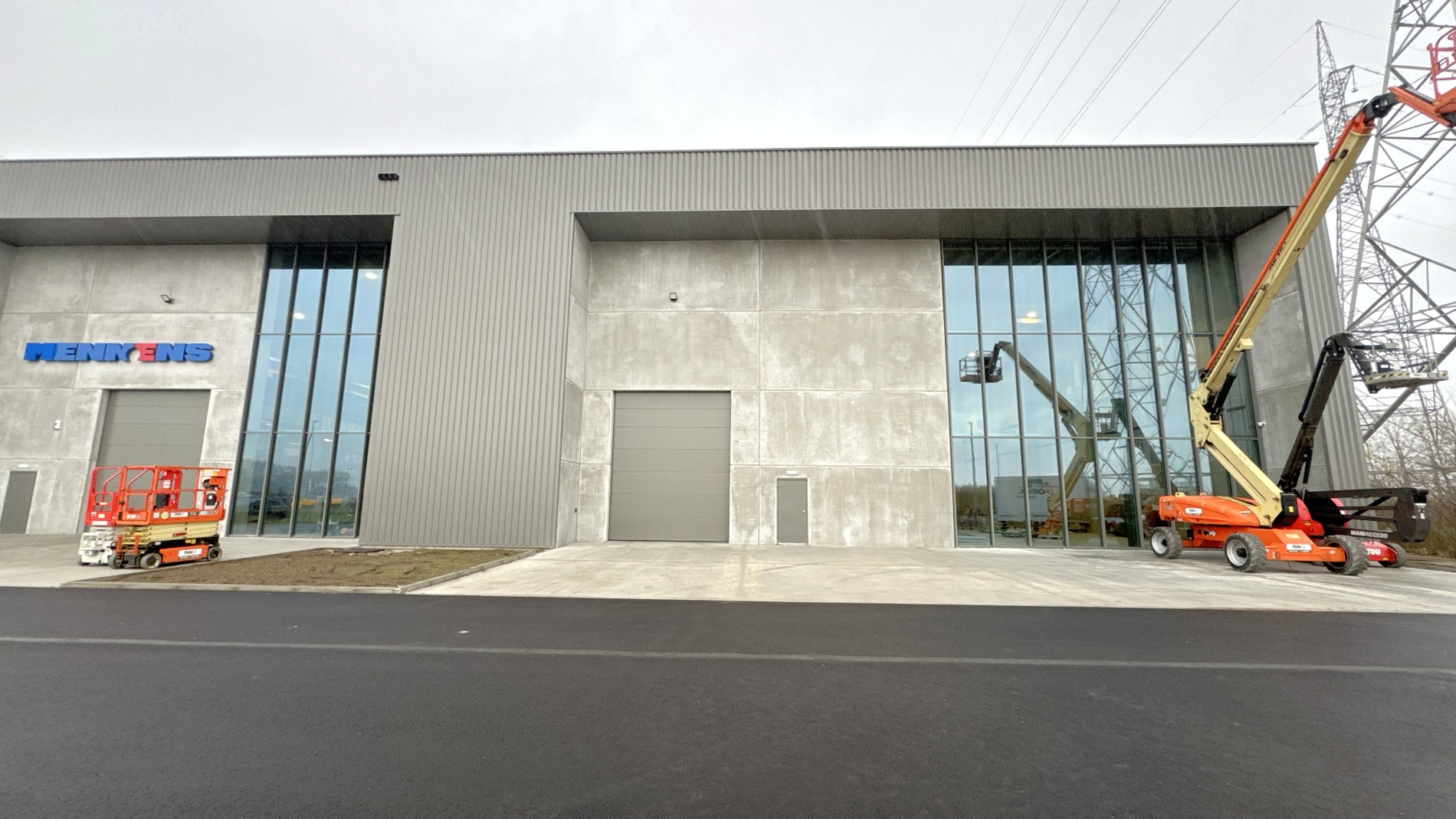 Nieuwbouw magazijn en kantoor te huur in West Port Zwijndrecht