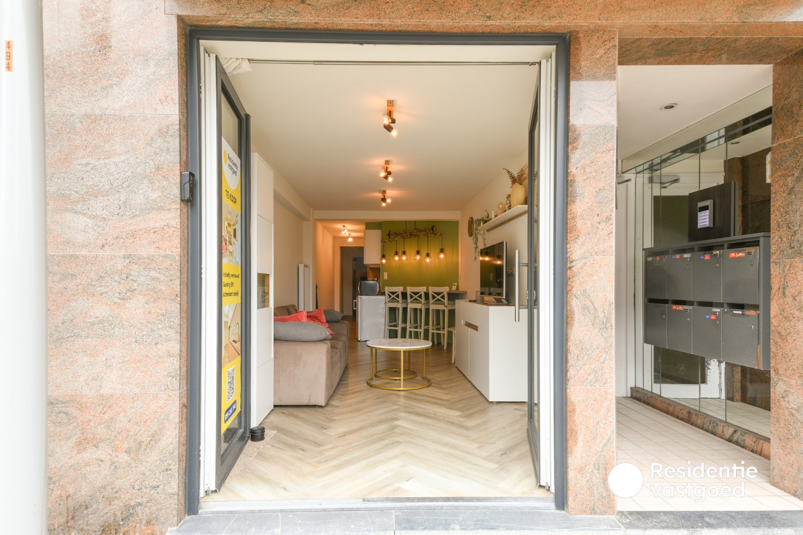 Volledig vernieuwd appartement te koop - achterkant zeedijk Wenduine! 