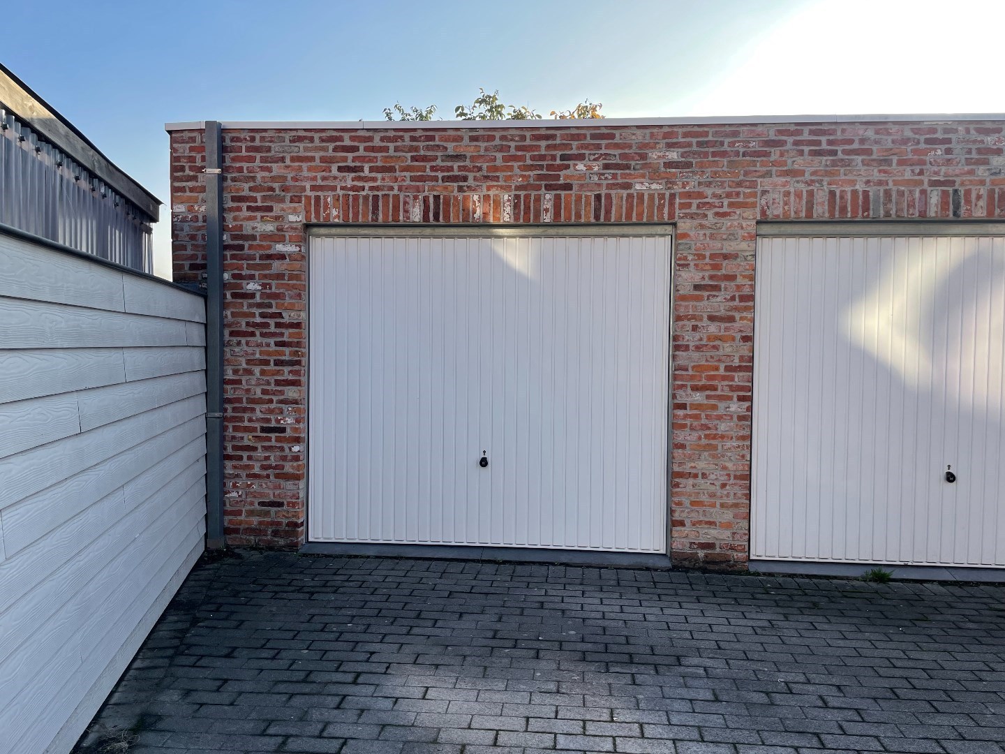Centraal gelegen appartement met één slaapkamer, groot terras en ruime garage! 