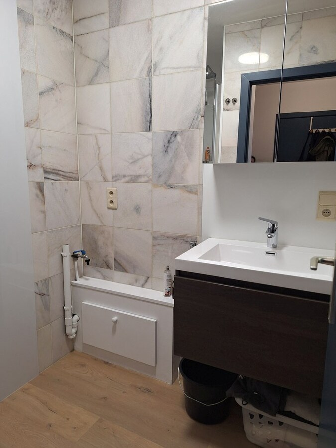 Instapklaar appartement met terras en autostandplaats in hartje Beringen 