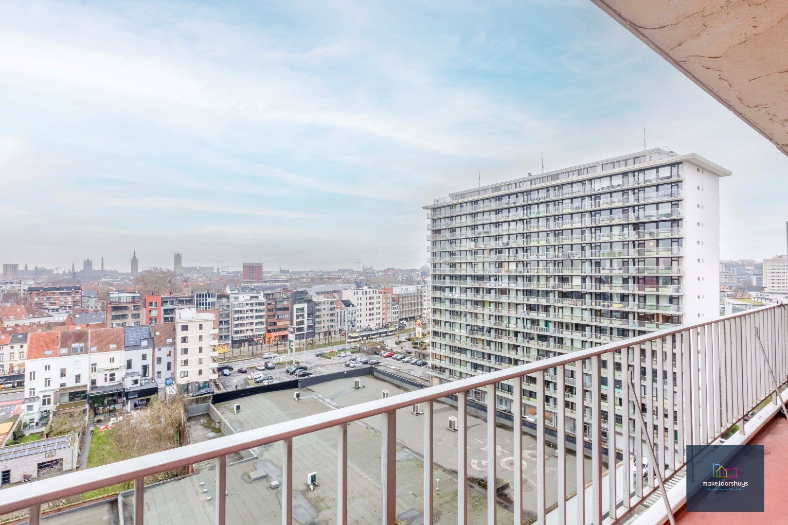 Ruim 2 slaapkamerappartement met garagebox nabij de Blaarmeersen 