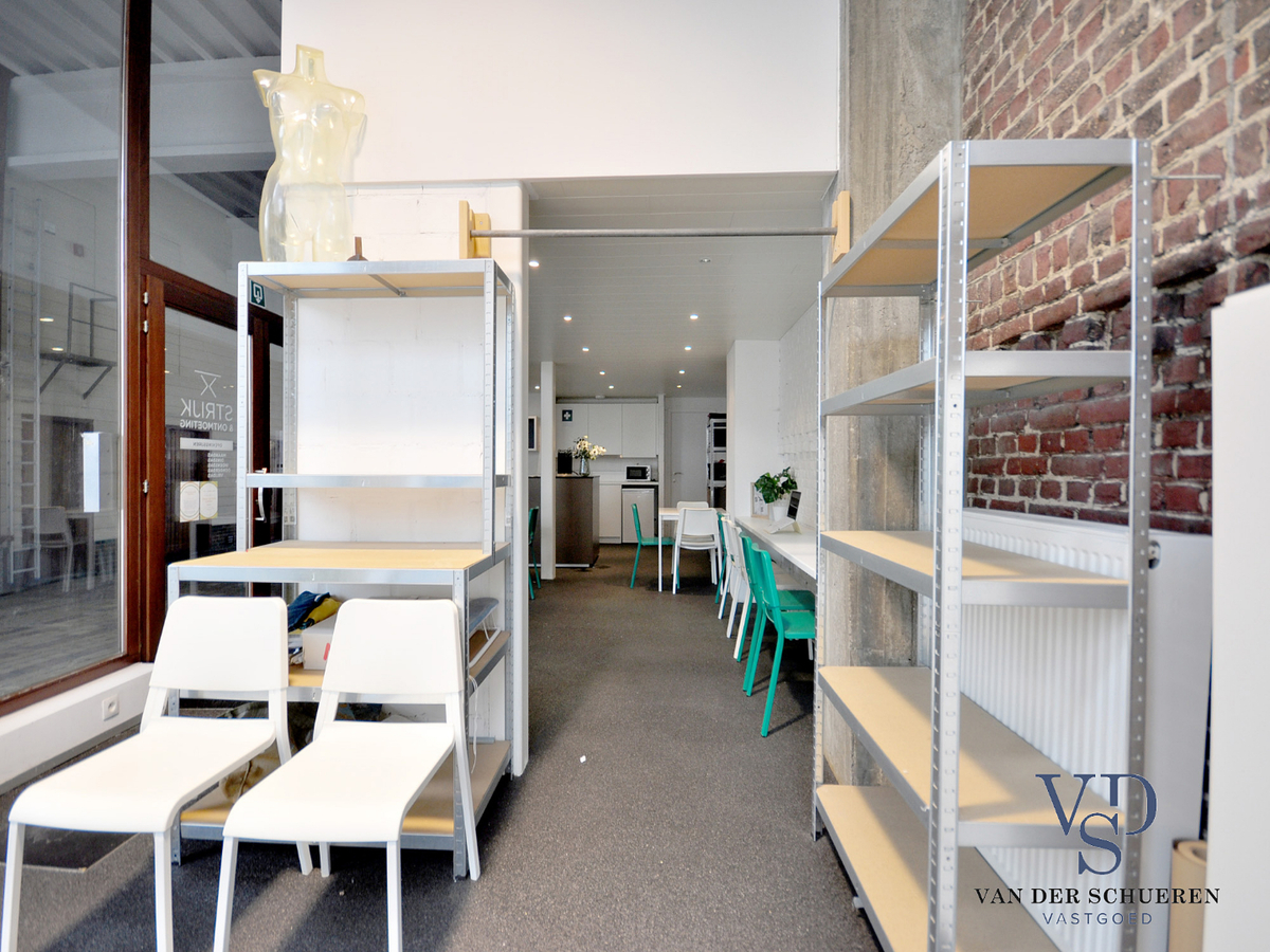 Eigentijdse loft voor wonen en werken. Opportuniteit als investeringspand ! 