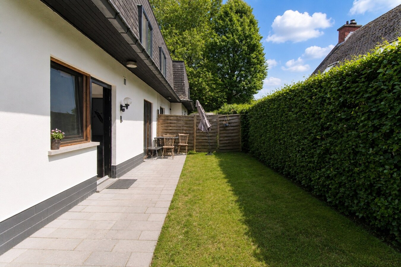 Uitzonderlijk opbrengsteigendom met 5 entiteiten, ruime zuidgerichte tuin en sterke investeringsopportuniteit in rustige groene woonomgeving te Sint-Niklaas! 