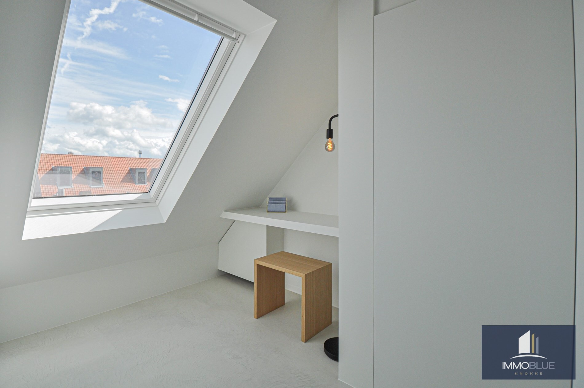Appartement entièrement rénové avec une grande terrasse ensoleillée. 