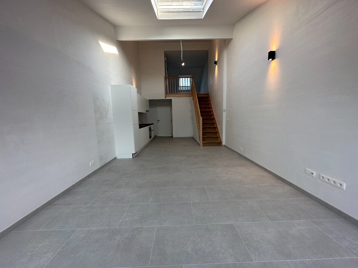 Volledig vernieuwde woning met 2 slaapkamers 