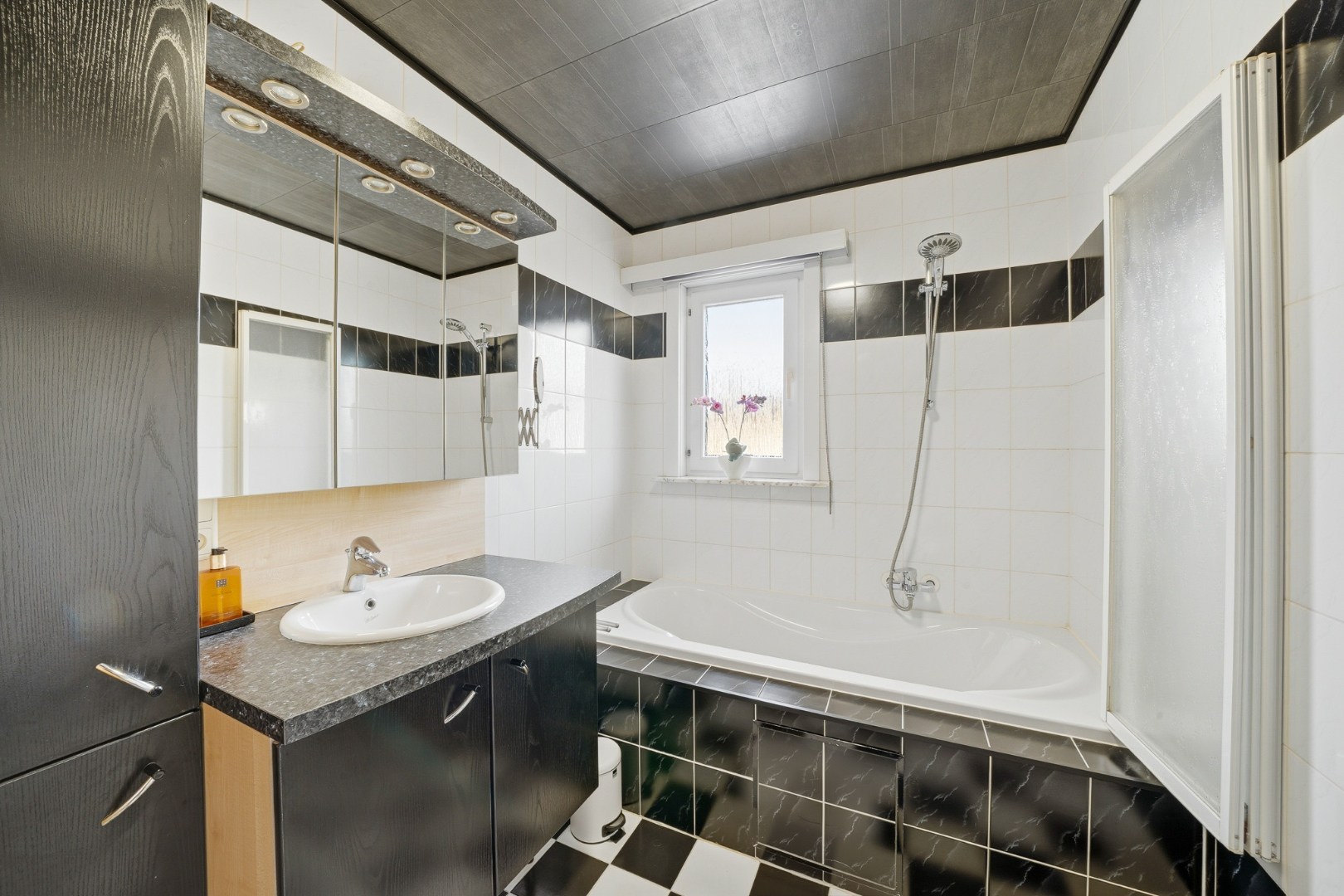 Instapklare bel-étagewoning met dubbele garage te Stene 