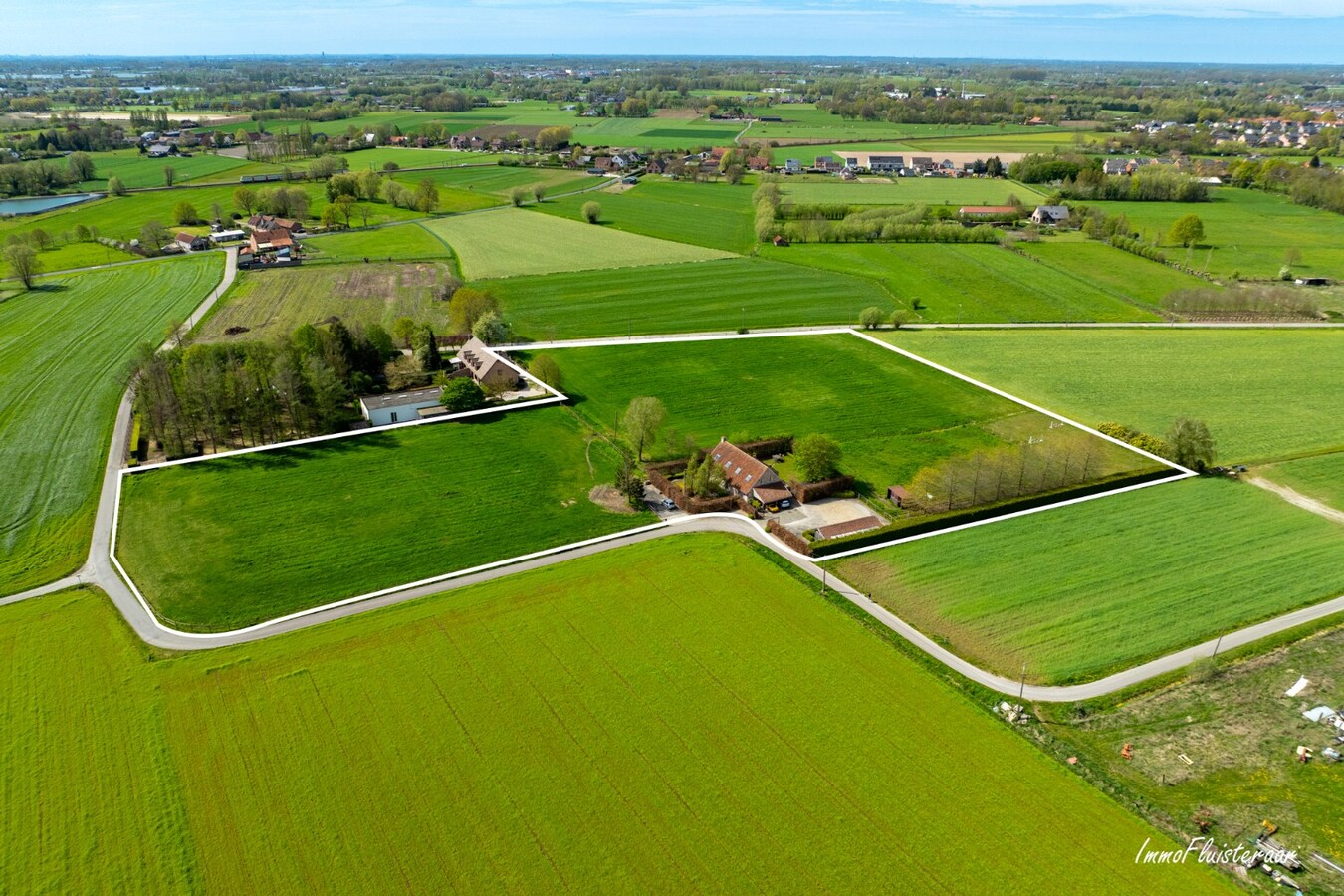 Prachtige woning met paardenfaciliteiten in rustige omgeving op ca. 9.983 m² te Berlaar (met optie aankoop aanpalende weides op ca.12.966 m²) 