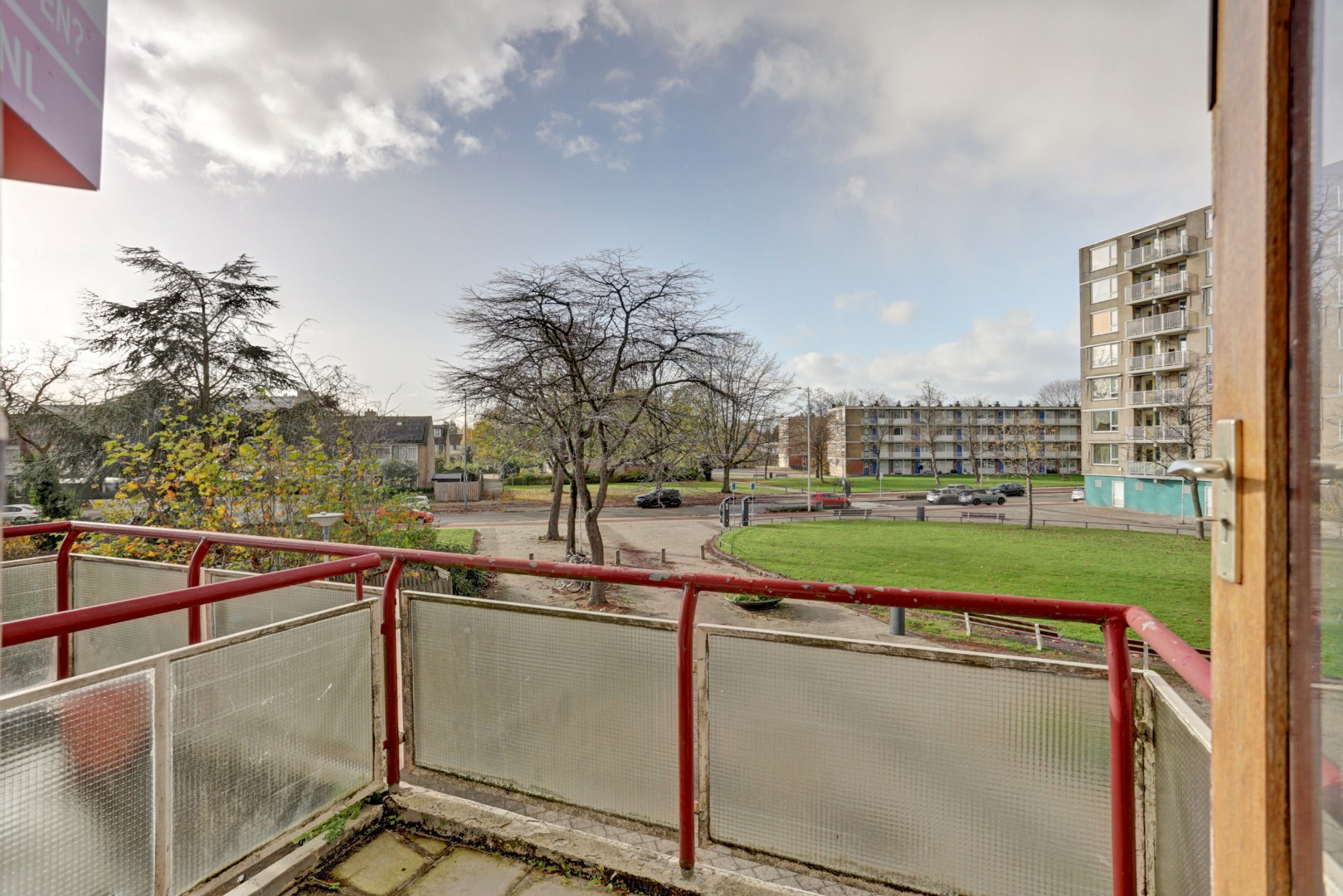 Ruime 4-kamer maisonnette op het Kreekplein, met balkon op het westen, berging in de onderbouw en gelegen op eigen grond. 