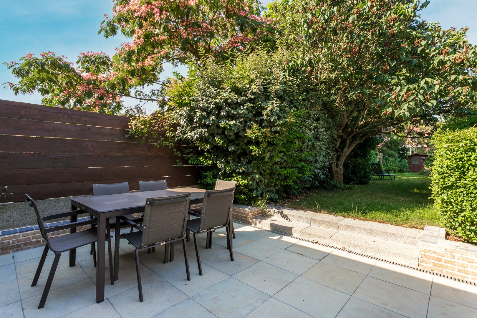 Instapklare woning met 3 slpk, oprit en tuin te Halle 