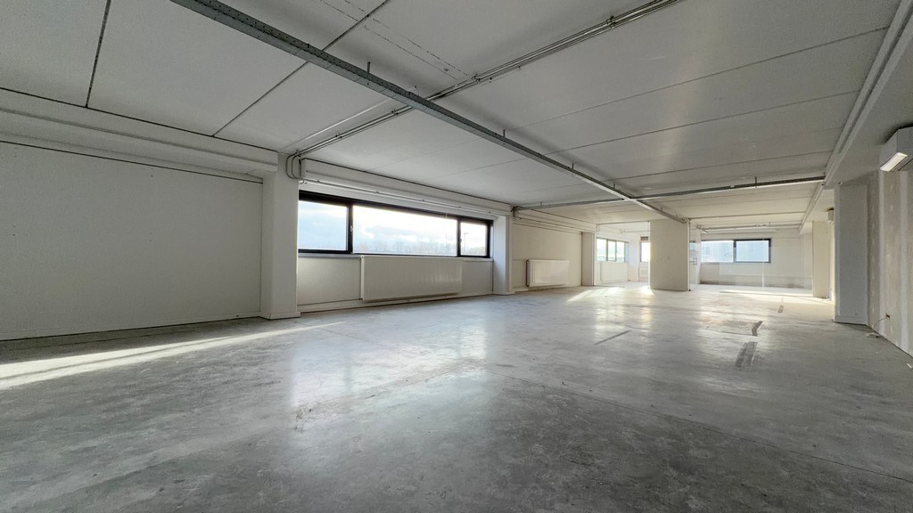 Recente kantoren te huur op zichtlocatie aan E17 in Kruibeke