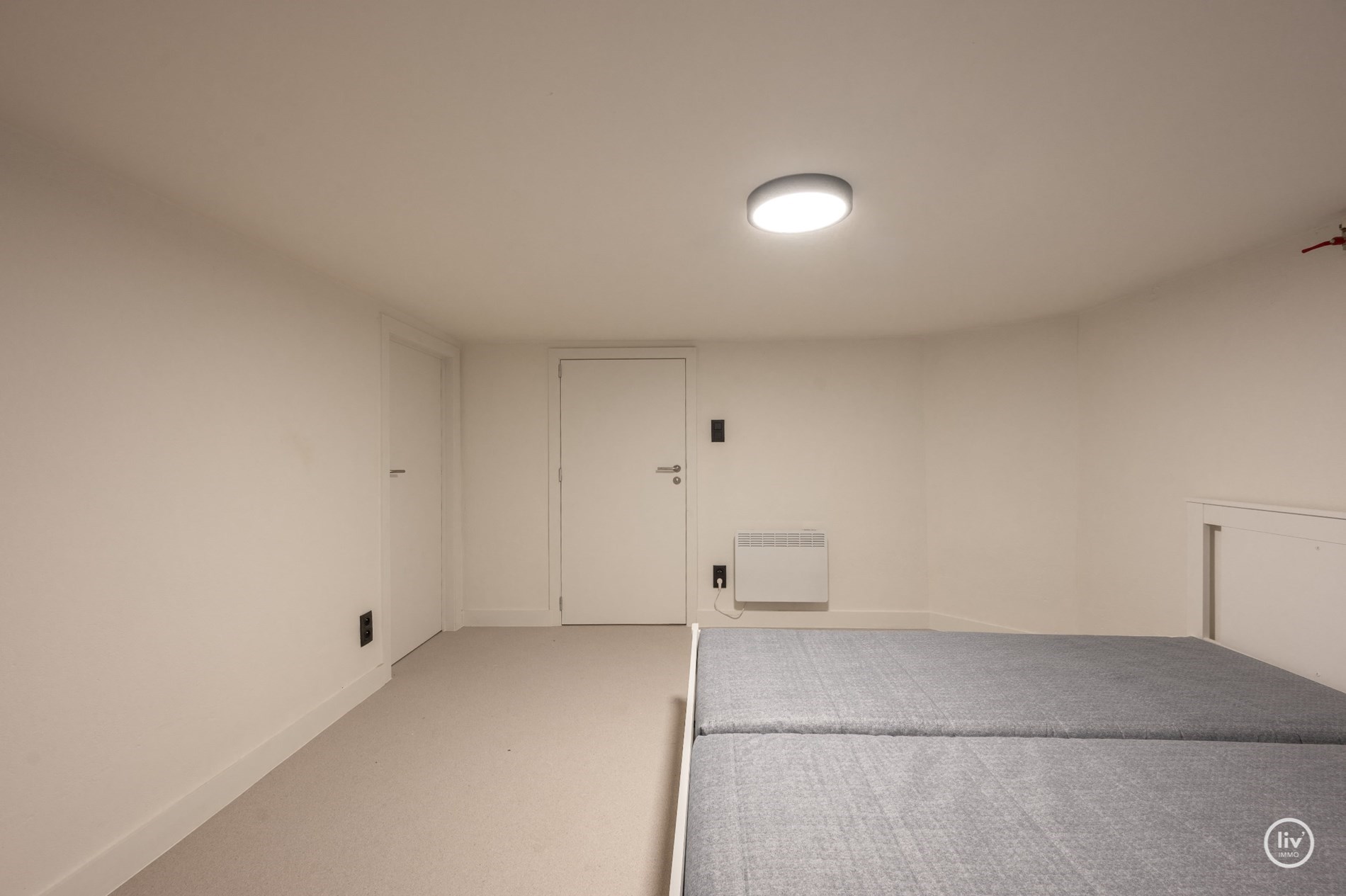 Agréable local commercial situé à l'angle de l'avenue du Zoute et de l'avenue Montgomery à Knokke. 