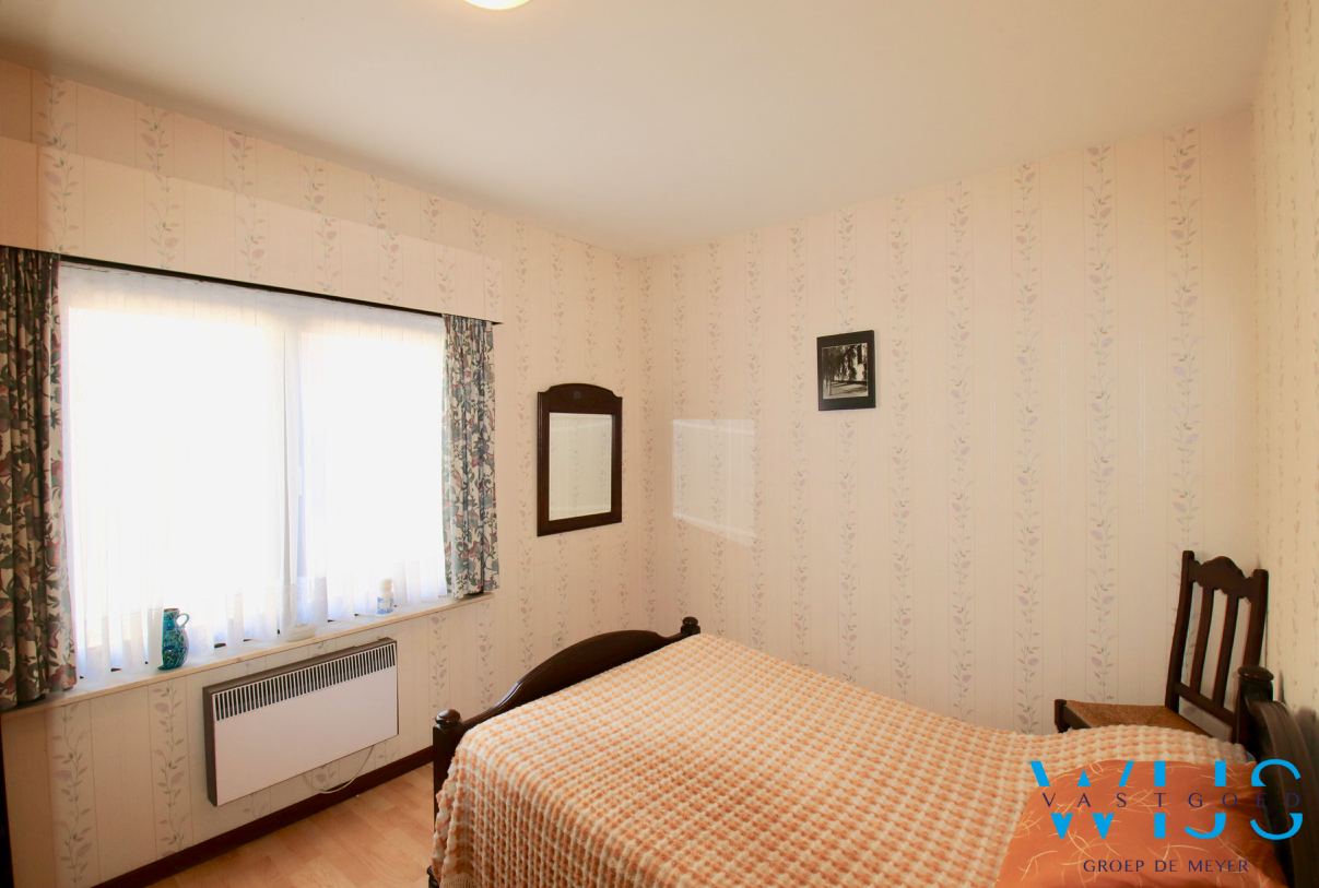 Stevige bungalow op een prachtig perceel van 925 m² te SLEIDINGE ! 