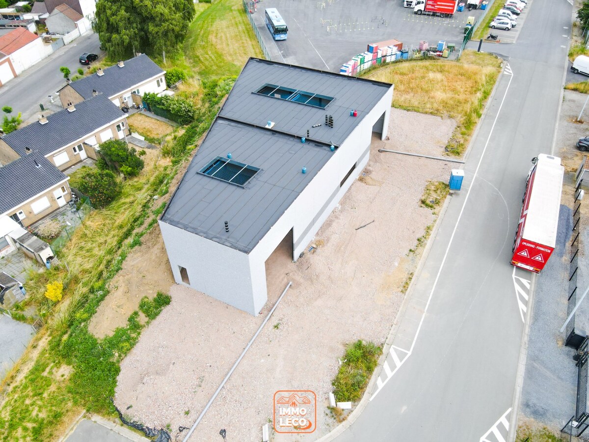 Entrepôt neuf de +/- 315m² dans un zoning à DOTTIGNIES 