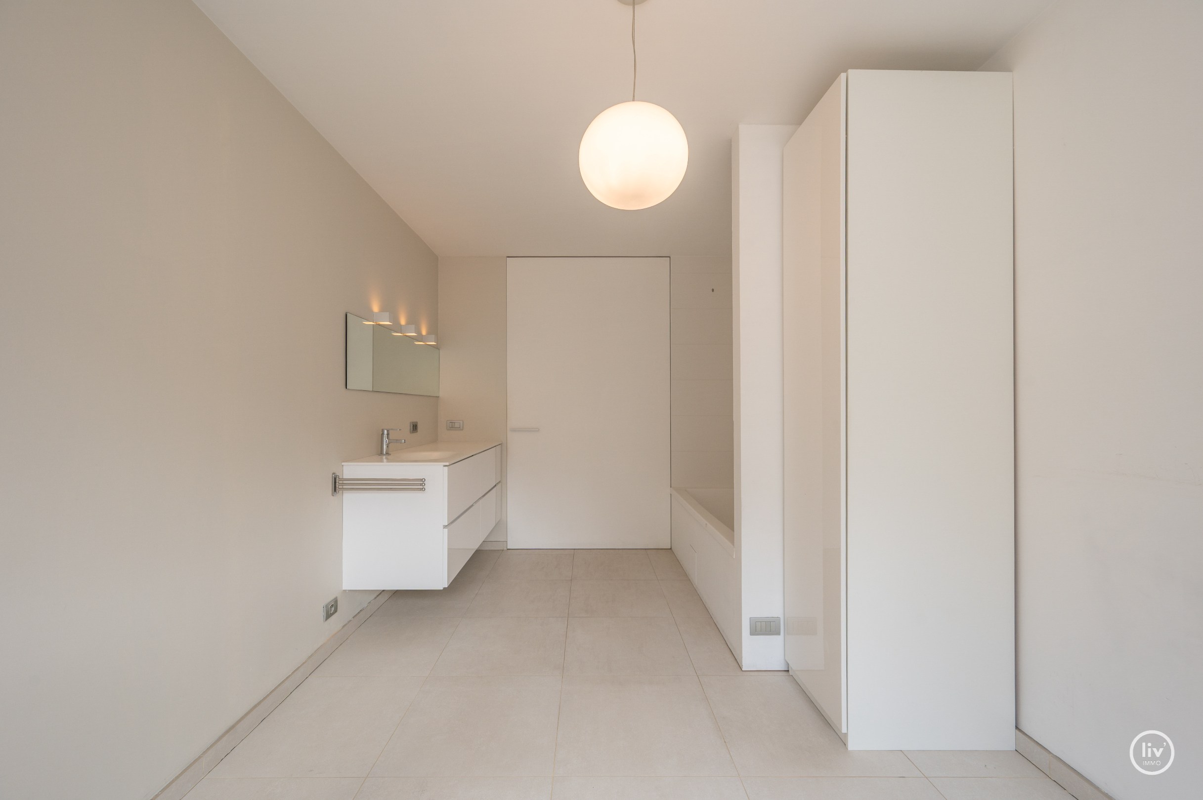 Bel appartement de deux chambres situé au centre de Knokke. 