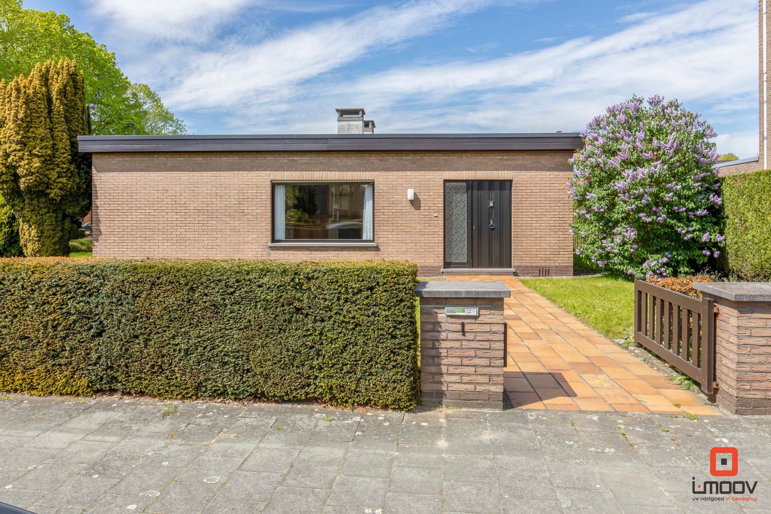 Ruime bungalow met prachtige tuin en garage 