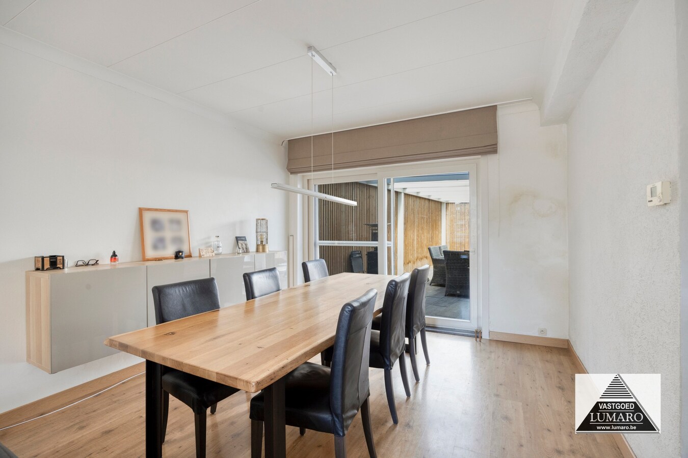 Charmant Leut : eigendom opgedeeld in 2 appartementen. Veranda,  2 garages. 