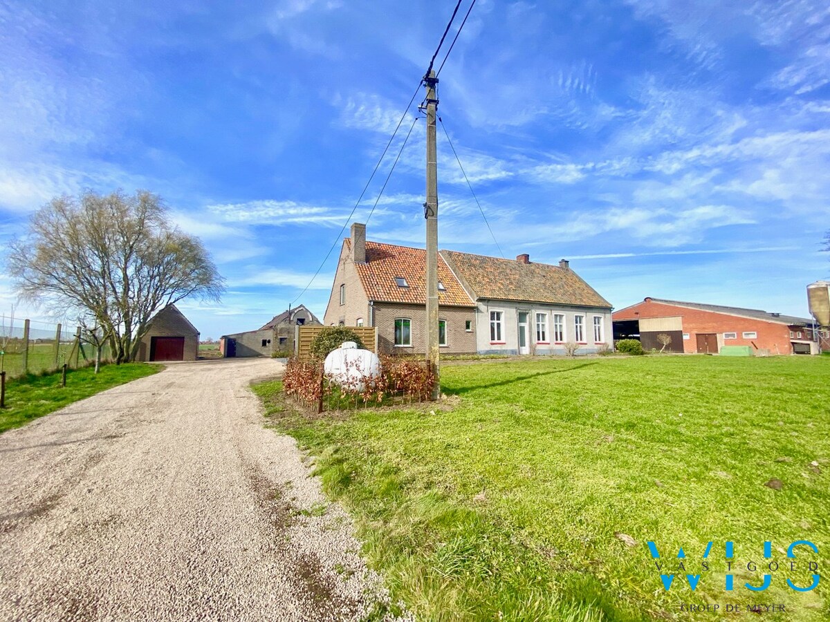 Centraal gelegen woonhuis met 4 slaapkamers te Kaprijke ! 