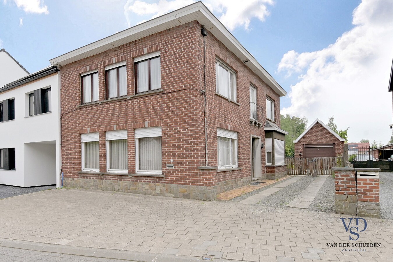Degelijke, goed gelegen woning. 