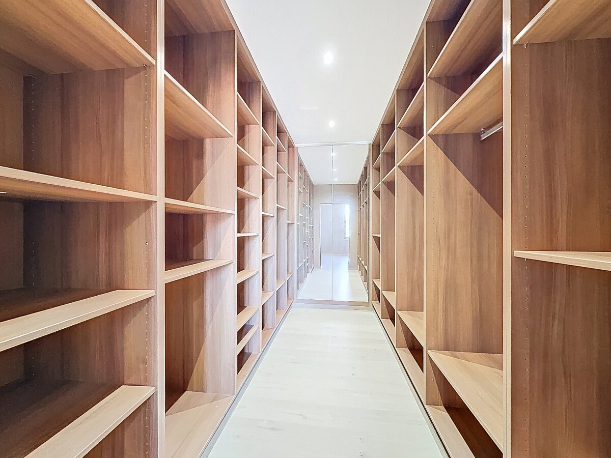 Ruime, vernieuwde HOB met leuke tuin te Zwalm 