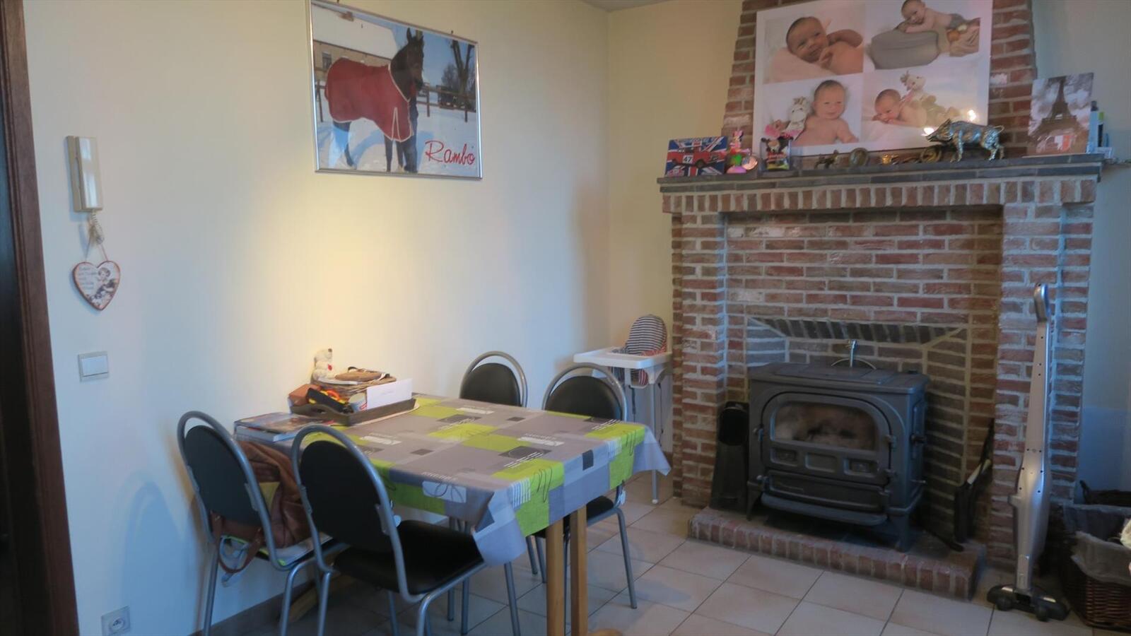 ruime woning met stallingen 