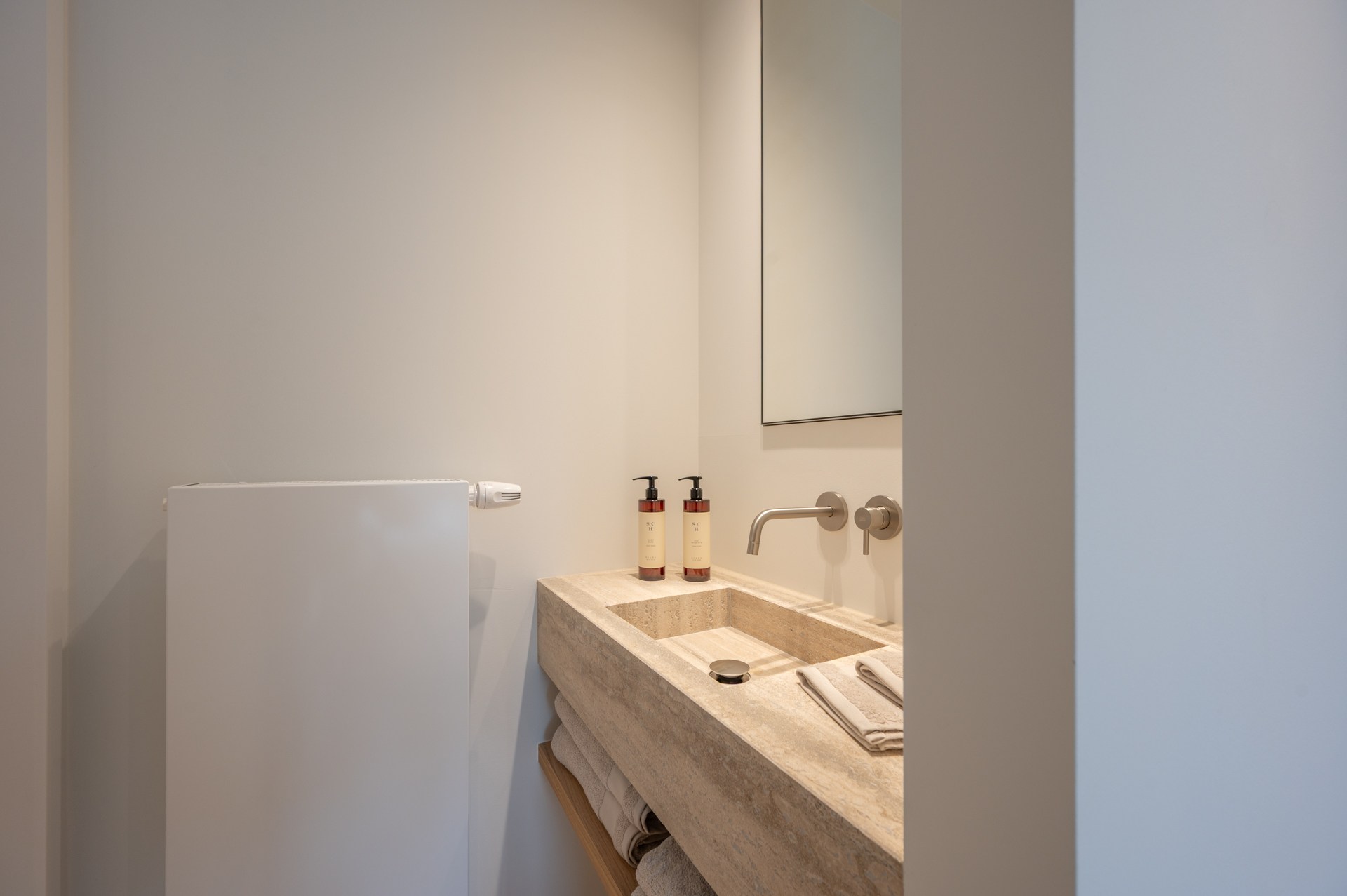 Exclusief gerenoveerd appartement met 3 slaapkamers te koop vlak bij het Albertstrand en het Rubensplein 