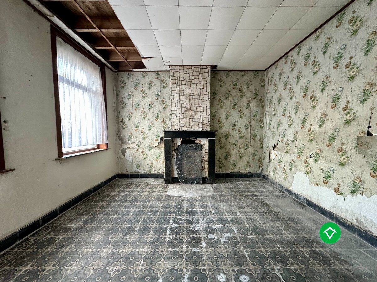 Te herbouwen of te slopen hoeve op ruim perceel in landelijke omgeving 