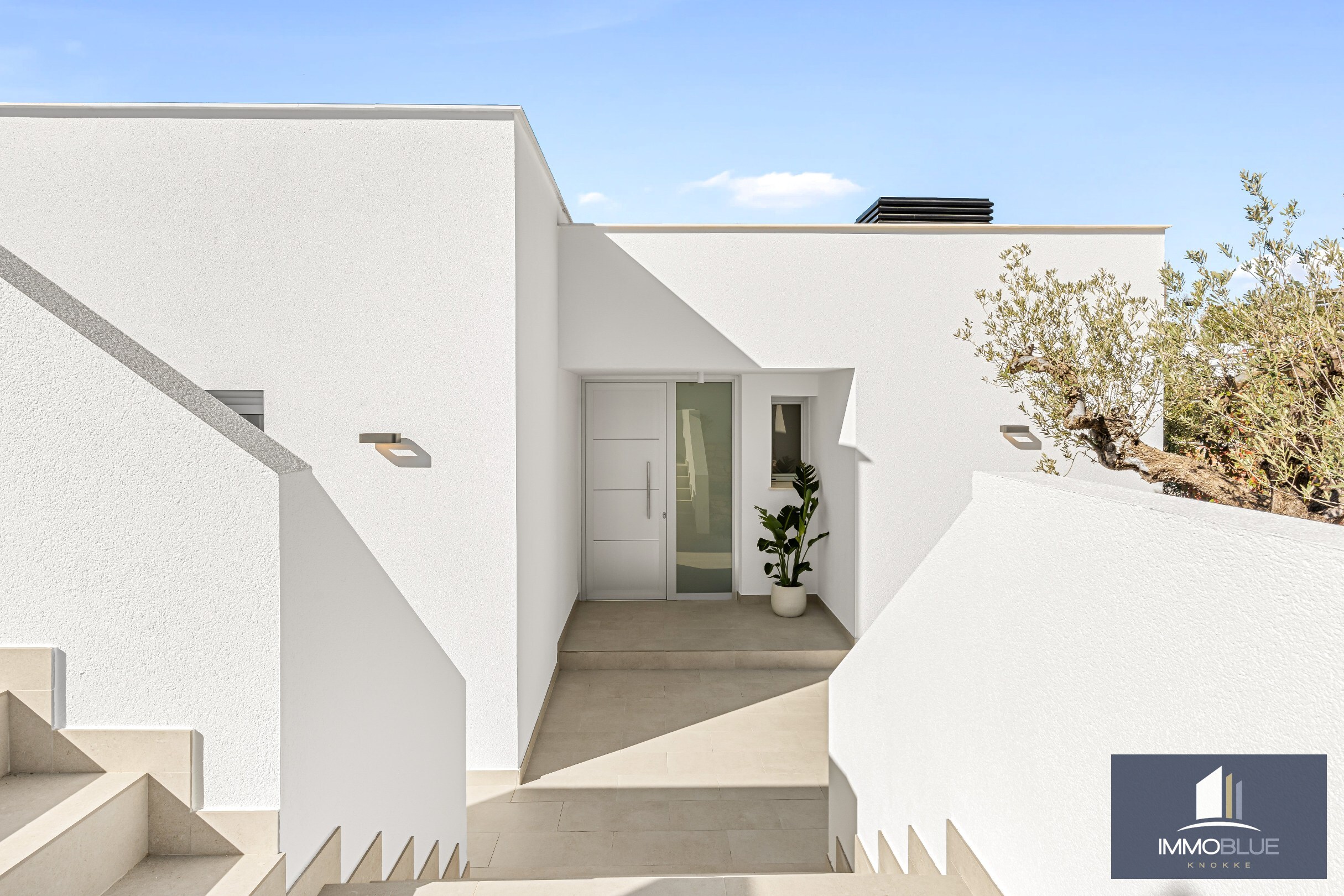 Open en praktisch wonen in mediterrane omgeving. 