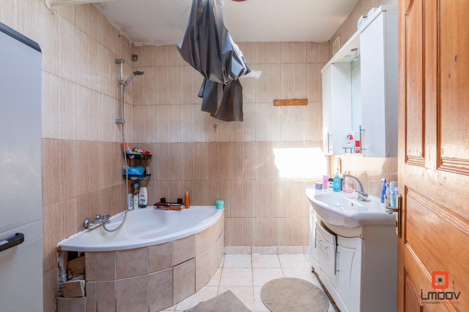 Rijwoning met 4 slaapkamers en koer vlakbij het centrum van Sint-Amandsberg 